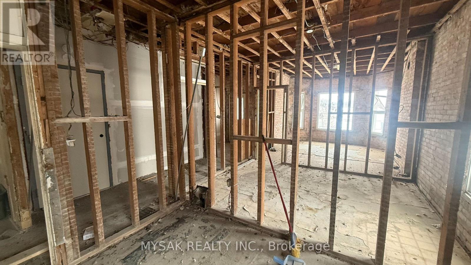 514-516 Aylmer Street N, Peterborough (Town Ward 3), Ontario  K9H 3W5 - Photo 6 - X12687566