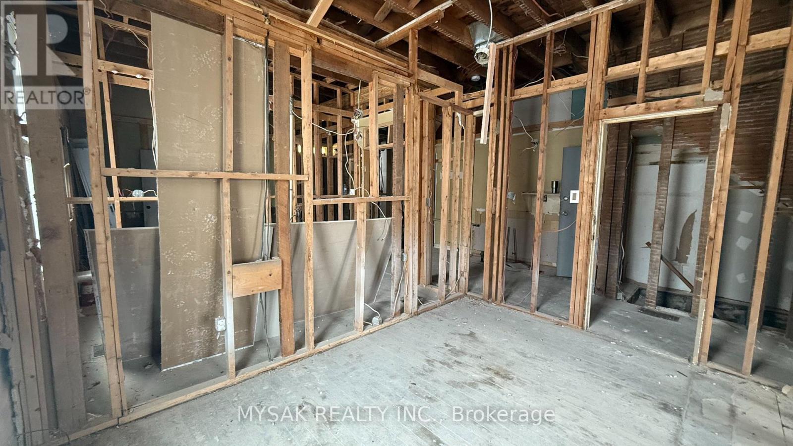 514-516 Aylmer Street N, Peterborough (Town Ward 3), Ontario  K9H 3W5 - Photo 8 - X12687566