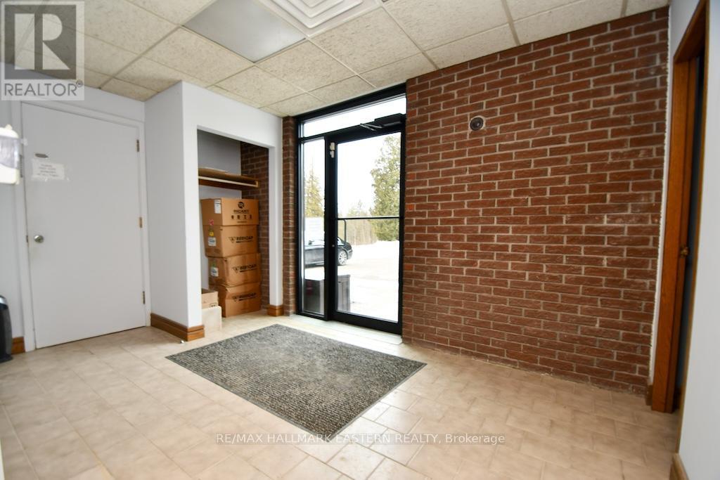 1970 Brown Line, Cavan Monaghan (Cavan-Monaghan), Ontario  K9J 6Z9 - Photo 9 - X12688728