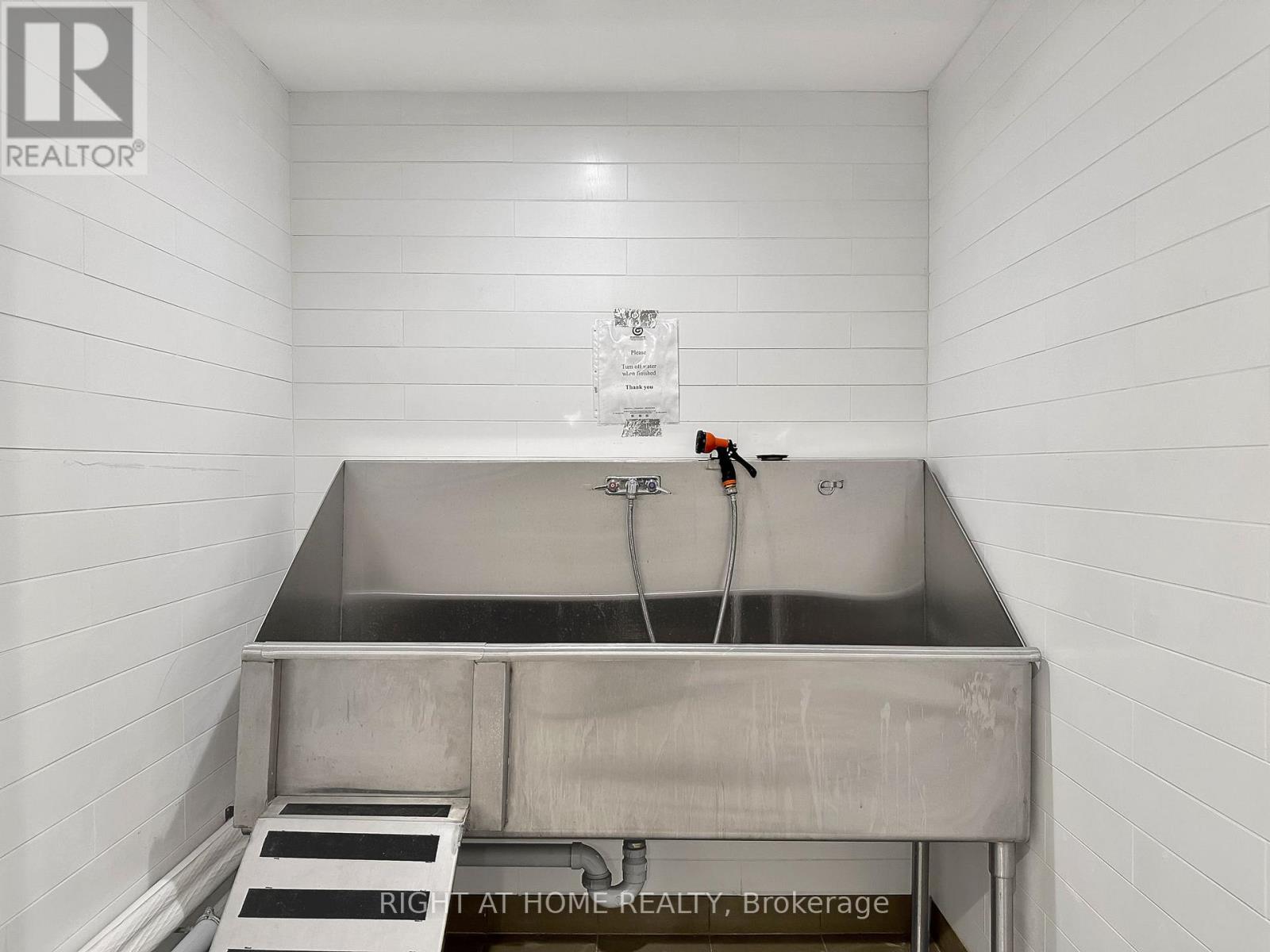 412 - 21 Brookhouse Drive, Clarington (Newcastle), Ontario  L1B 0V4 - Photo 34 - E12690118