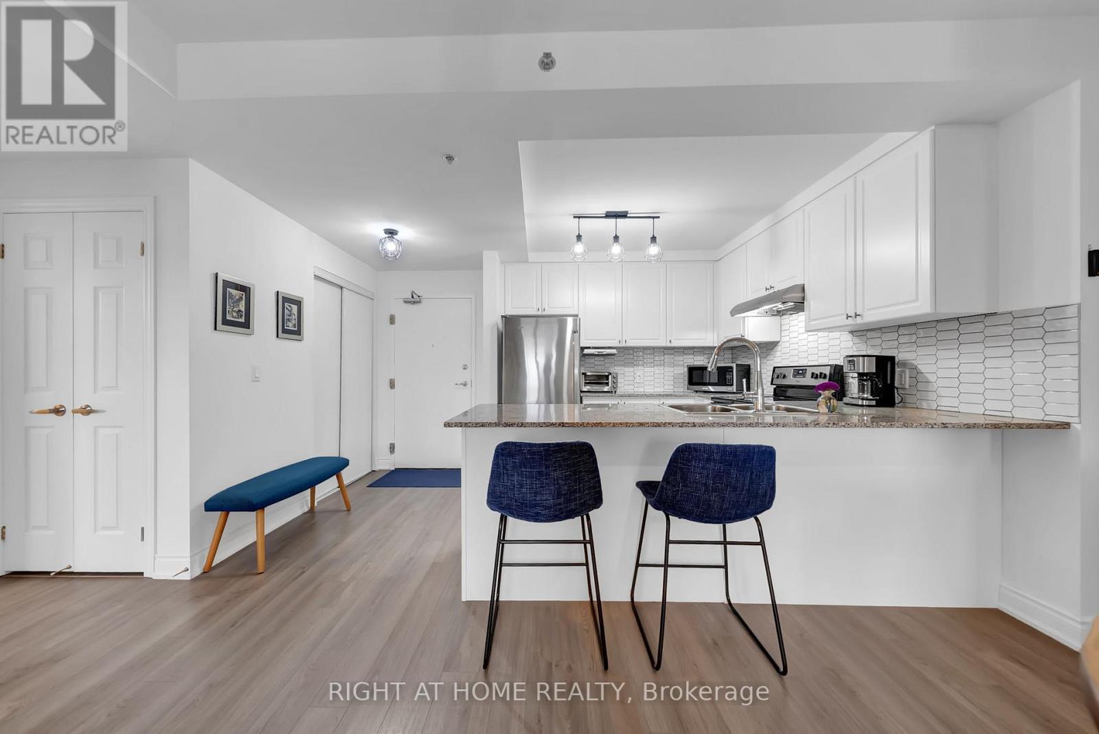 412 - 21 Brookhouse Drive, Clarington (Newcastle), Ontario  L1B 0V4 - Photo 9 - E12690118