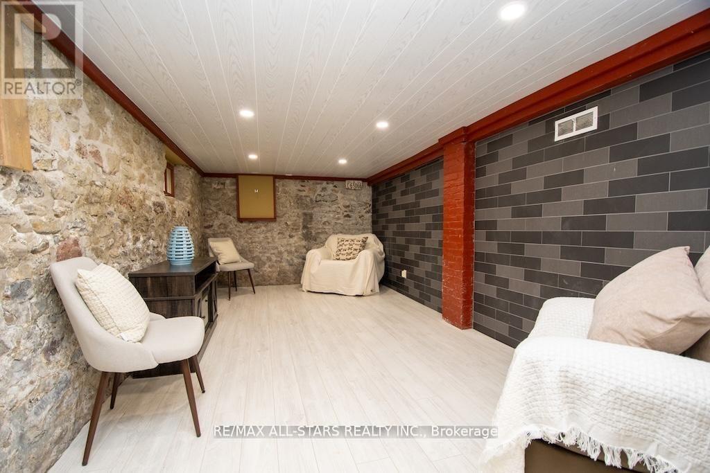 2 St. Patrick Street, Kawartha Lakes (Lindsay), Ontario  K9V 1R1 - Photo 38 - X12690986