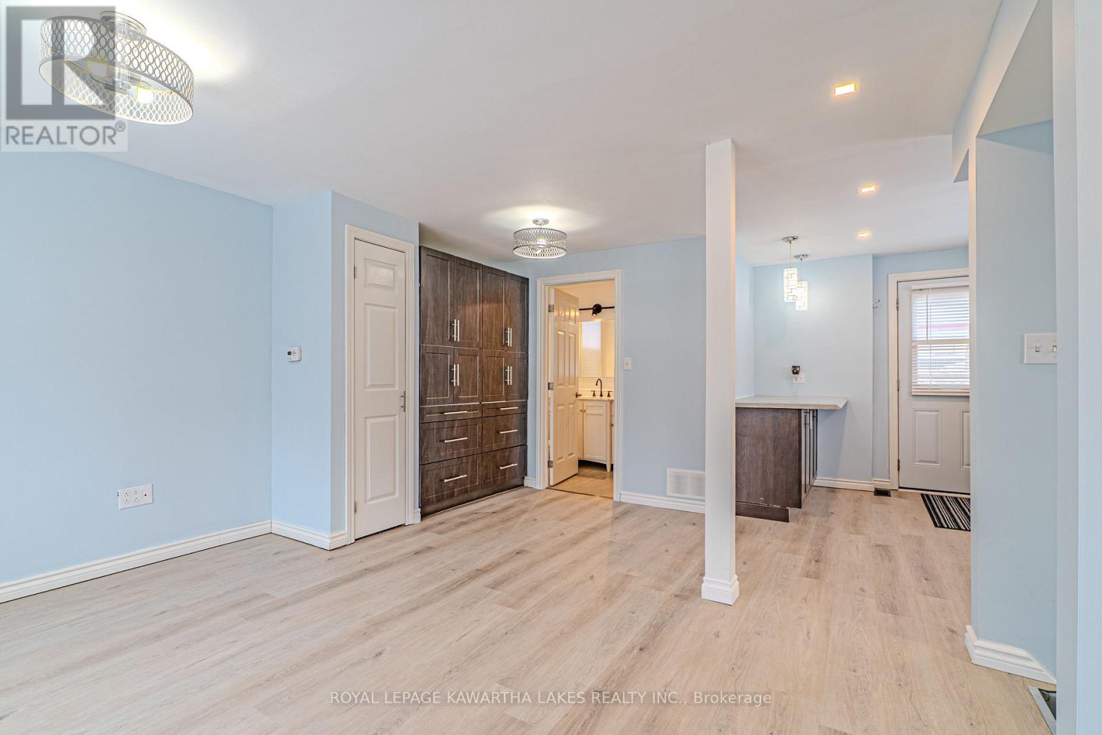 54 Glenelg Street W, Kawartha Lakes (Lindsay), Ontario  K9V 2V2 - Photo 12 - X12691070