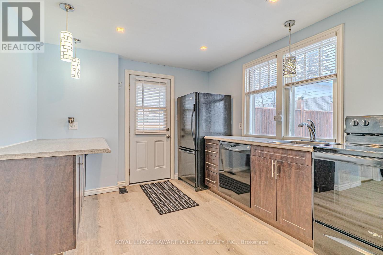 54 Glenelg Street W, Kawartha Lakes (Lindsay), Ontario  K9V 2V2 - Photo 16 - X12691070