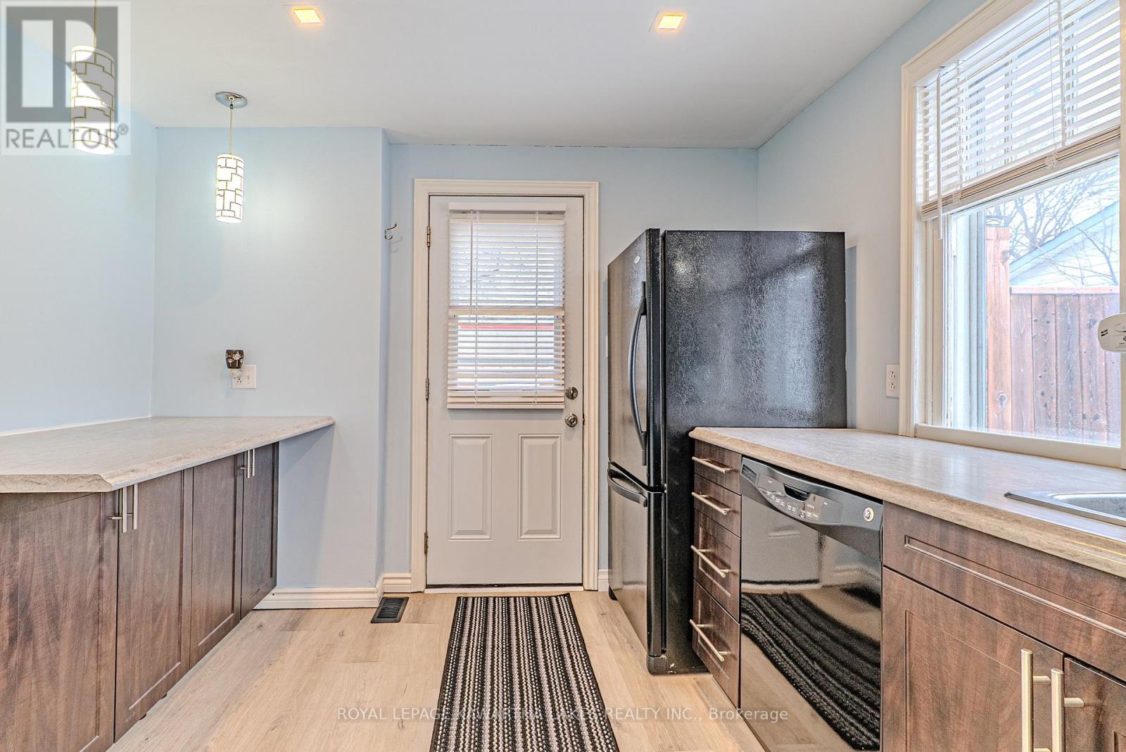 54 Glenelg Street W, Kawartha Lakes (Lindsay), Ontario  K9V 2V2 - Photo 17 - X12691070