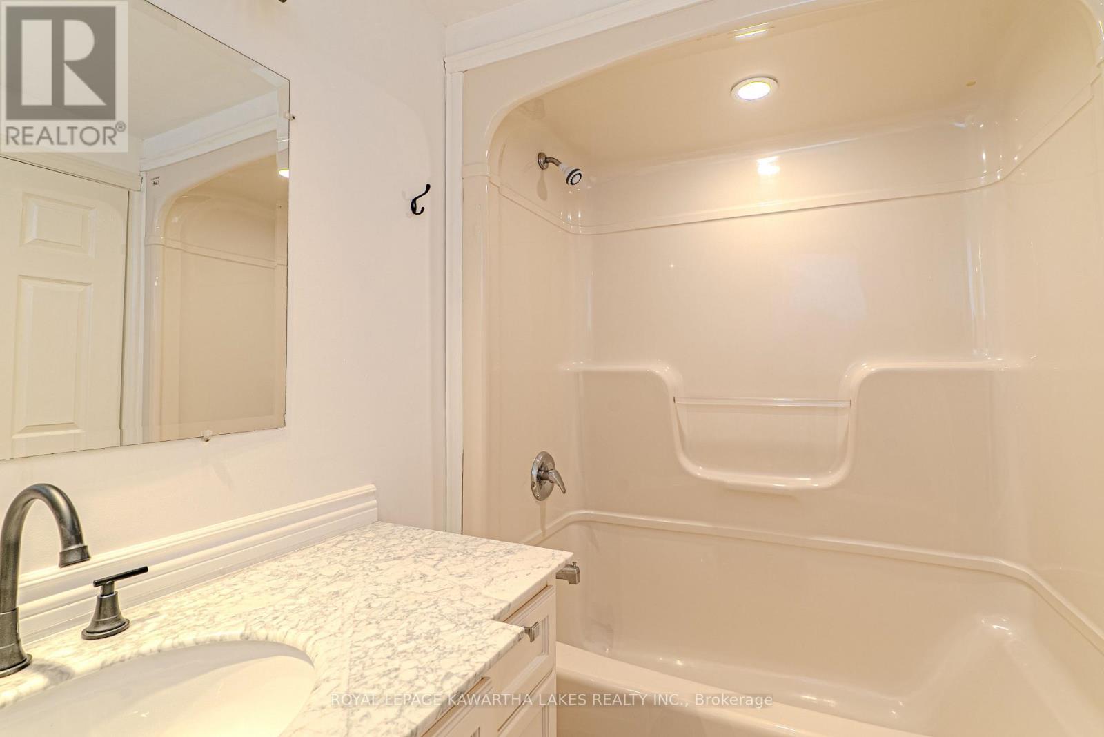 54 Glenelg Street W, Kawartha Lakes (Lindsay), Ontario  K9V 2V2 - Photo 20 - X12691070