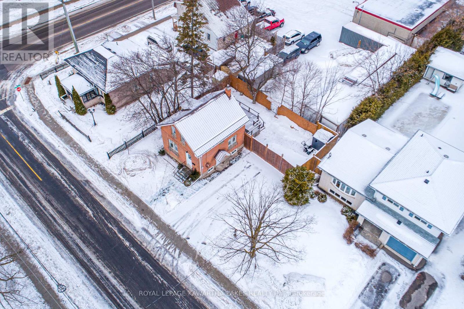 54 Glenelg Street W, Kawartha Lakes (Lindsay), Ontario  K9V 2V2 - Photo 3 - X12691070