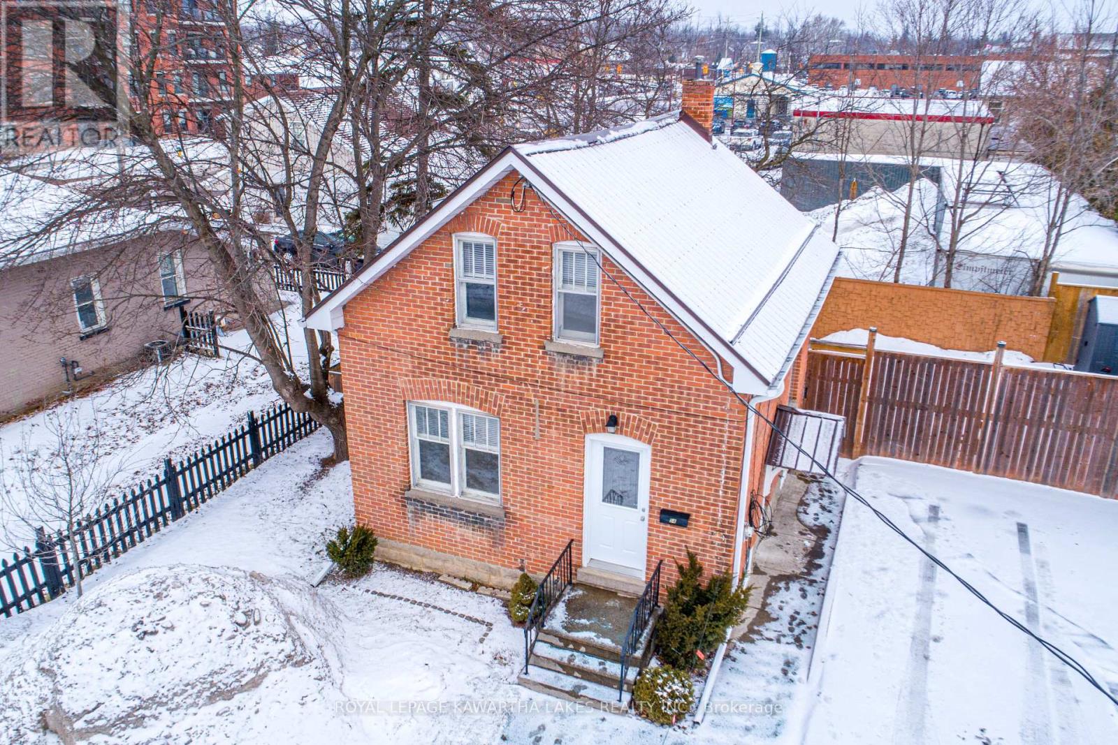 54 Glenelg Street W, Kawartha Lakes (Lindsay), Ontario  K9V 2V2 - Photo 4 - X12691070