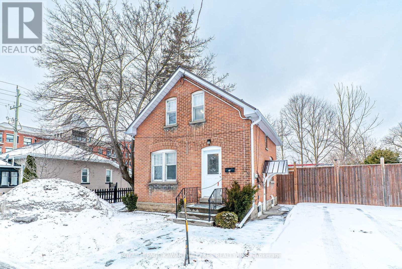 54 Glenelg Street W, Kawartha Lakes (Lindsay), Ontario  K9V 2V2 - Photo 5 - X12691070