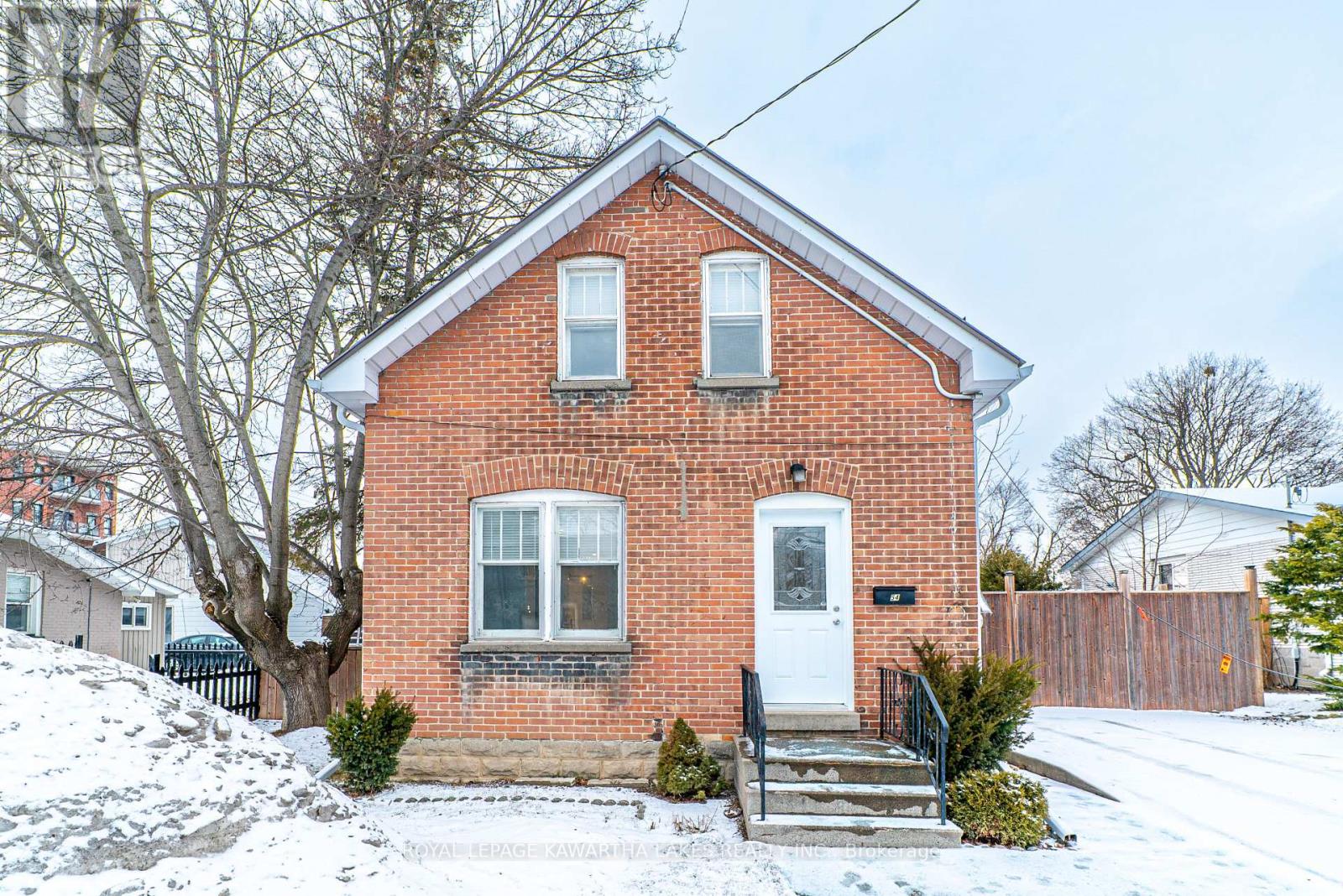 54 Glenelg Street W, Kawartha Lakes (Lindsay), Ontario  K9V 2V2 - Photo 6 - X12691070