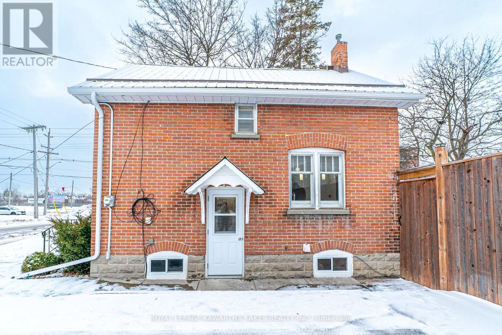 54 Glenelg Street W, Kawartha Lakes (Lindsay), Ontario  K9V 2V2 - Photo 9 - X12691070