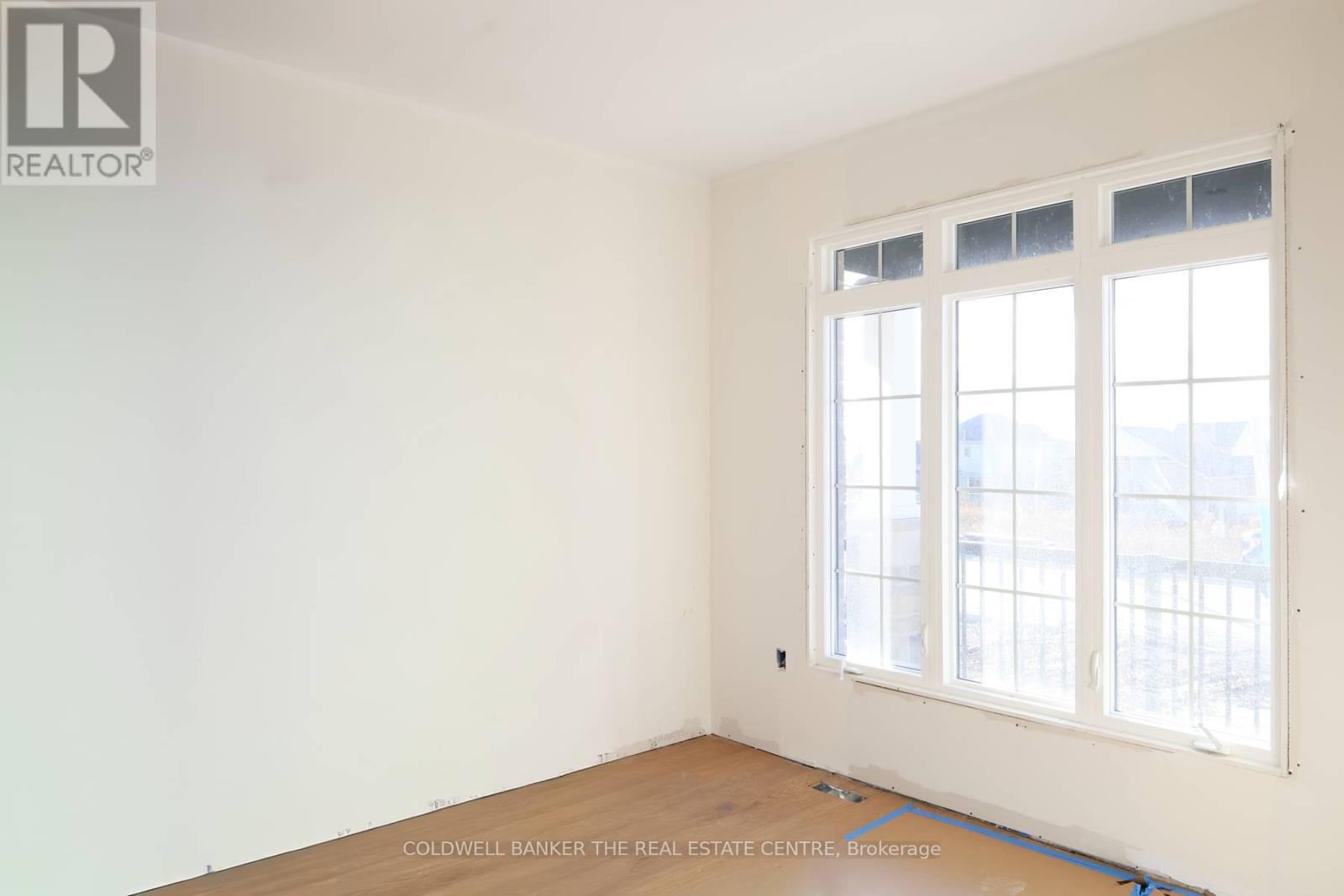 4 Fisher Road, Kawartha Lakes (Lindsay), Ontario  K9V 0P9 - Photo 4 - X12692300