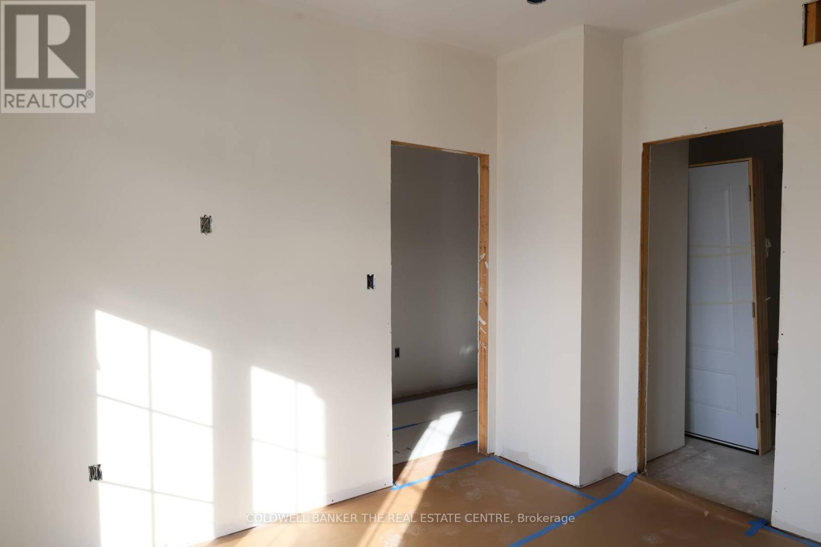 4 Fisher Road, Kawartha Lakes (Lindsay), Ontario  K9V 0P9 - Photo 5 - X12692300