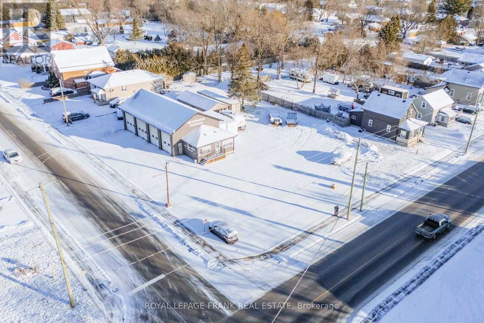 118 Queen Street N, Kawartha Lakes (Lindsay), Ontario  K9V 1G9 - Photo 12 - X12692544