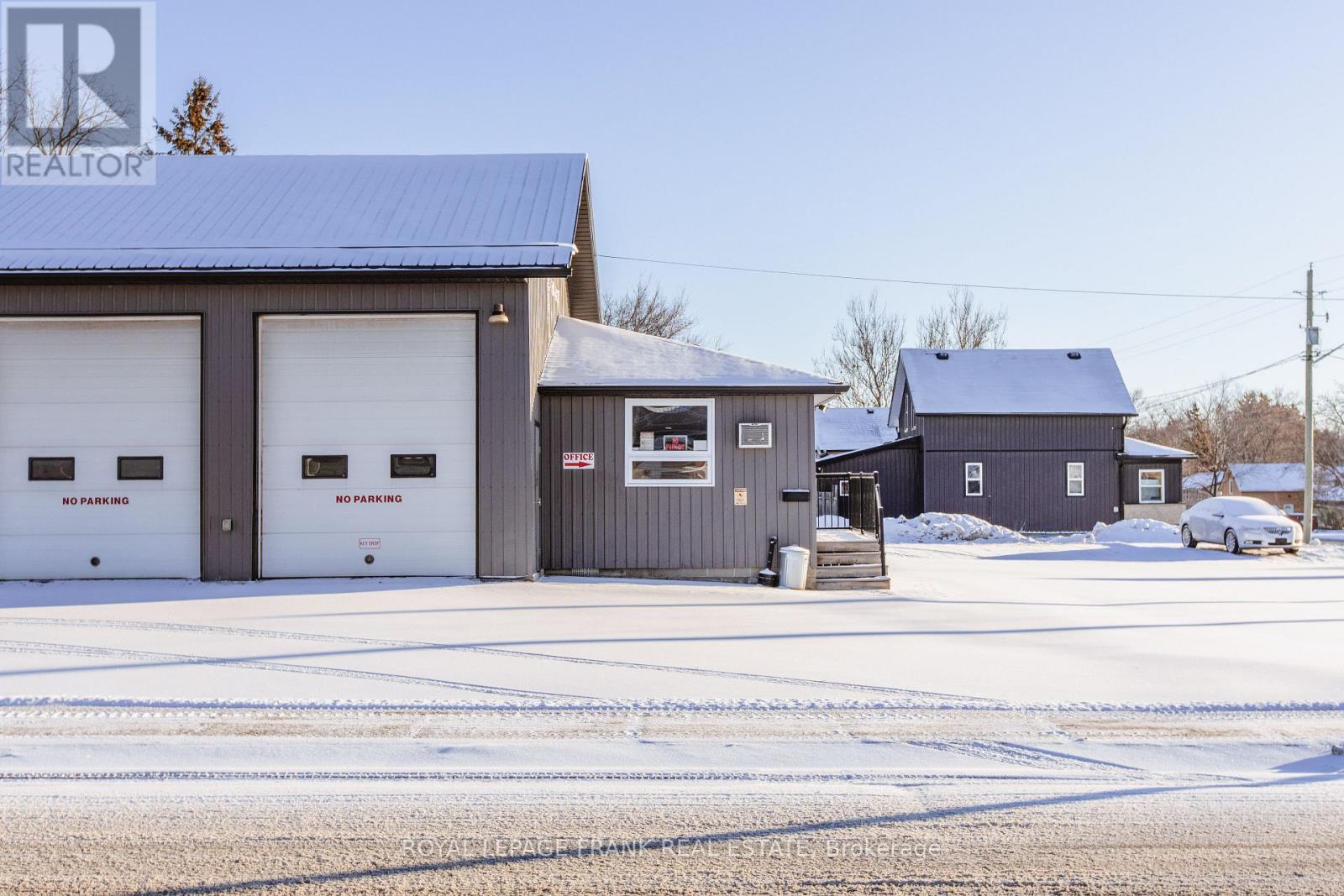 118 Queen Street N, Kawartha Lakes (Lindsay), Ontario  K9V 1G9 - Photo 5 - X12692544