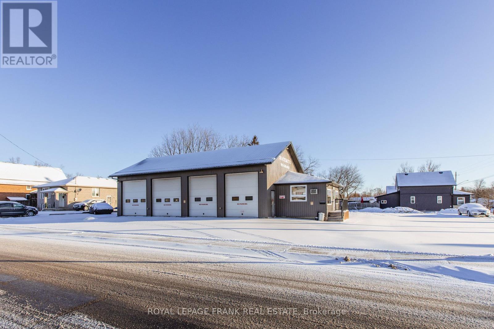 118 Queen Street N, Kawartha Lakes (Lindsay), Ontario  K9V 1G9 - Photo 8 - X12692544