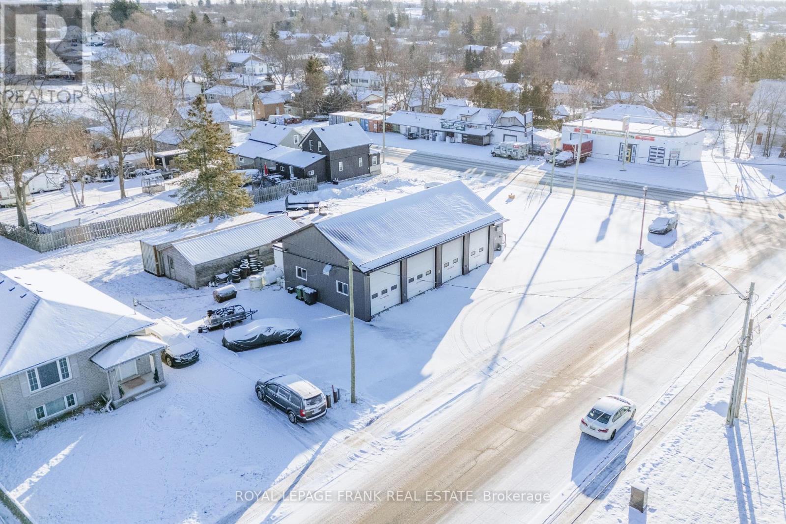 118 Queen Street, Kawartha Lakes (Lindsay), Ontario  K9V 4R3 - Photo 12 - X12692558