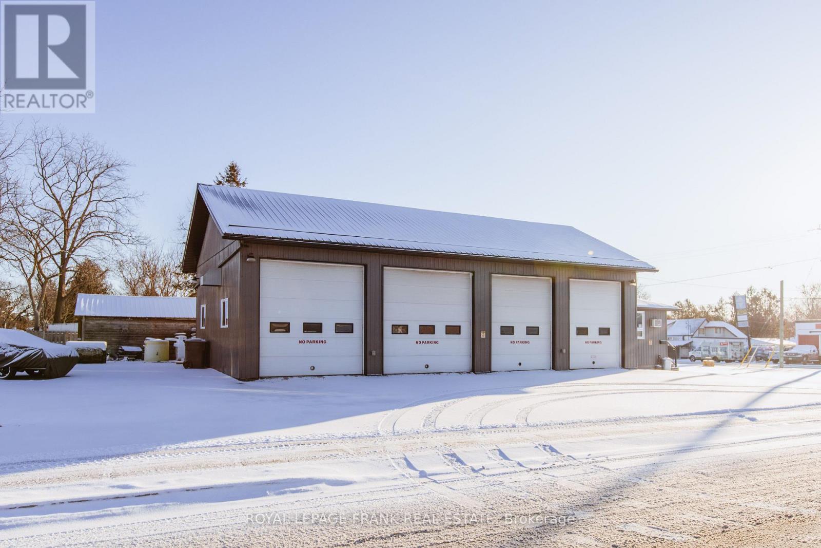 118 Queen Street, Kawartha Lakes (Lindsay), Ontario  K9V 4R3 - Photo 6 - X12692558