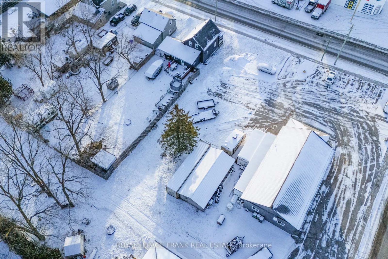 122 Queen Street, Kawartha Lakes (Lindsay), Ontario  K9V 1N3 - Photo 10 - X12692714