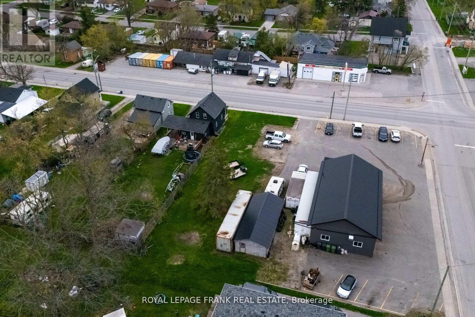 122 Queen Street, Kawartha Lakes (Lindsay), Ontario  K9V 1N3 - Photo 11 - X12692714