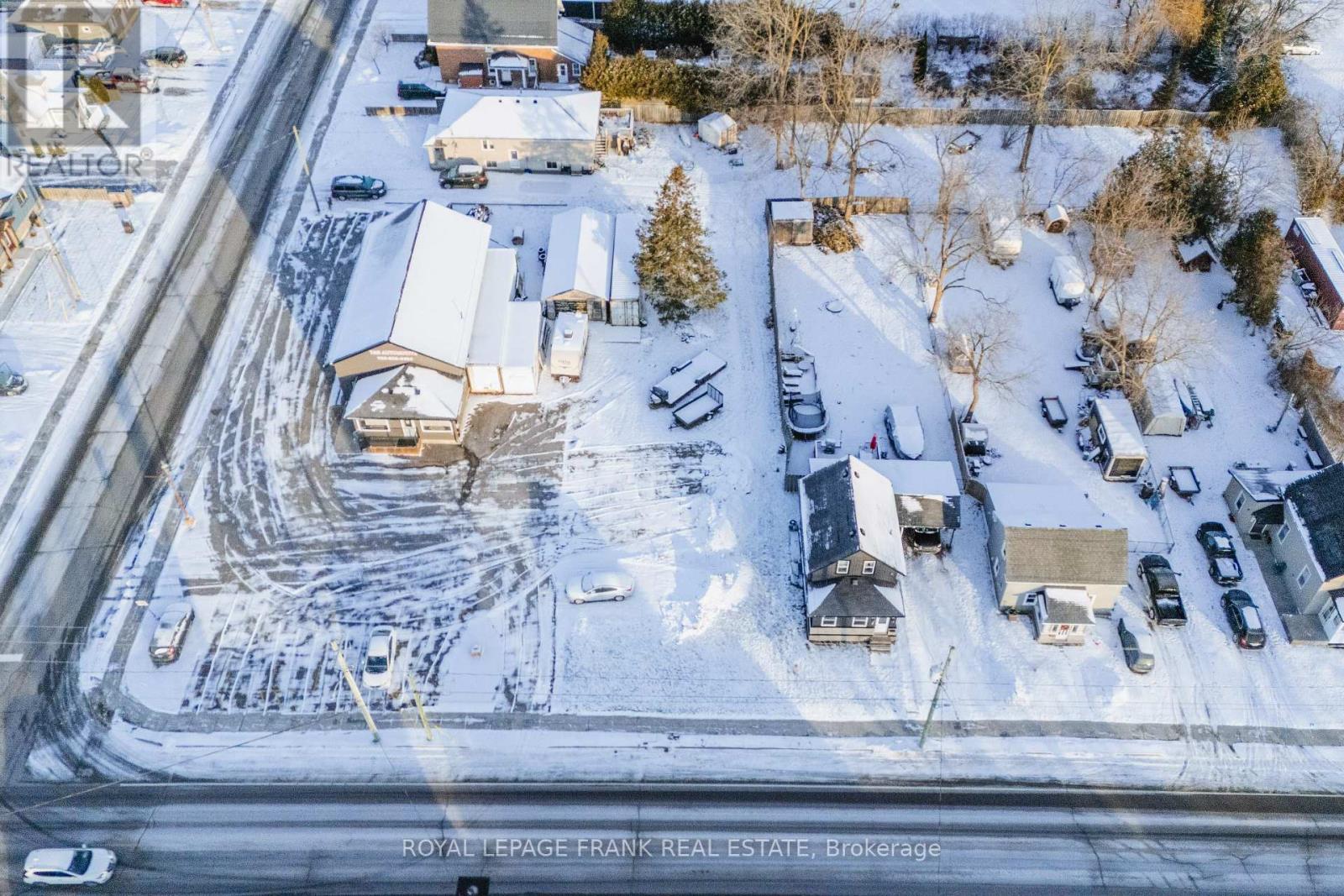 122 Queen Street, Kawartha Lakes (Lindsay), Ontario  K9V 1N3 - Photo 12 - X12692714