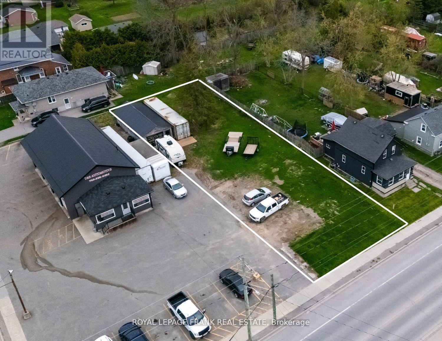 122 Queen Street, Kawartha Lakes (Lindsay), Ontario  K9V 1N3 - Photo 2 - X12692714