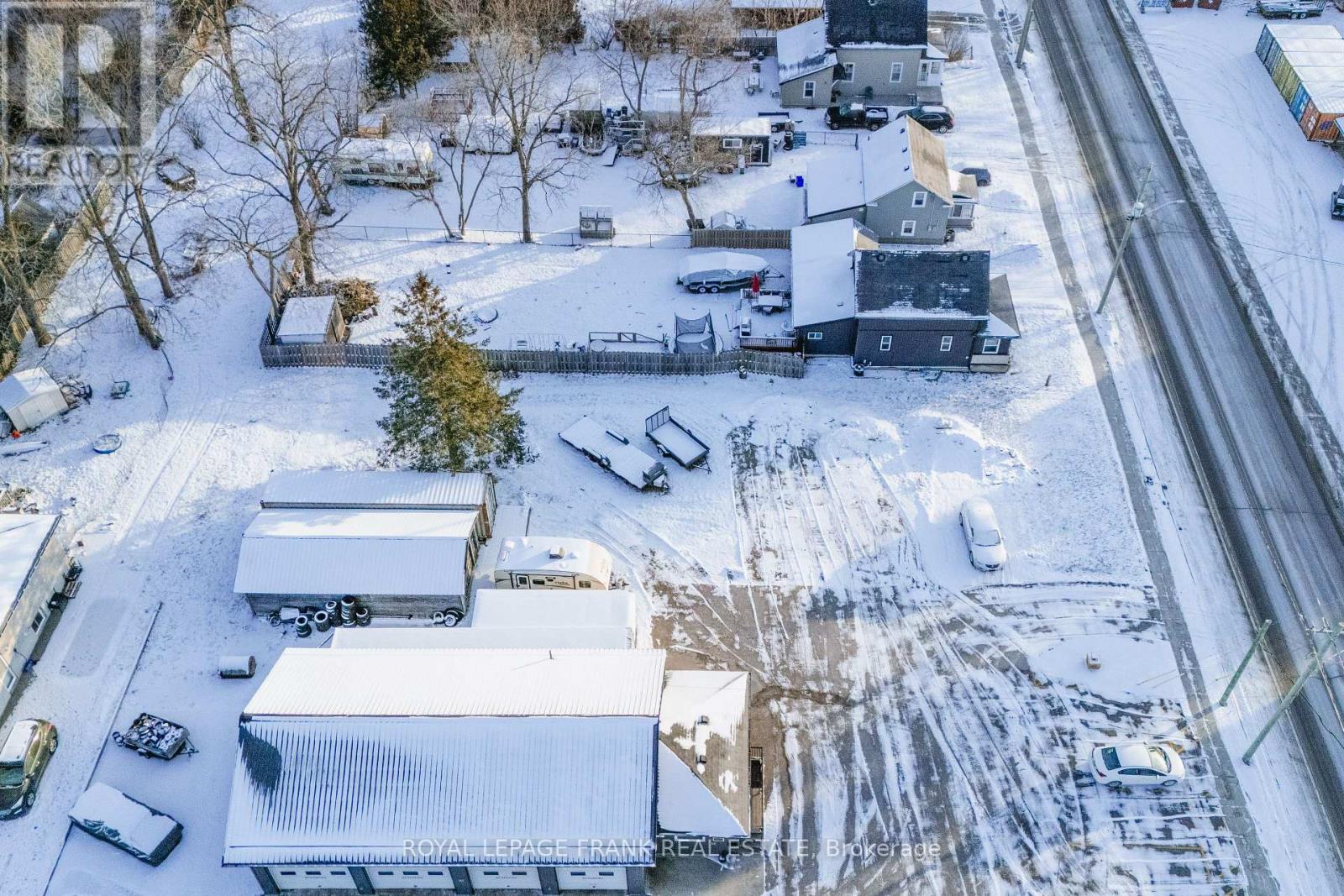 122 Queen Street, Kawartha Lakes (Lindsay), Ontario  K9V 1N3 - Photo 7 - X12692714