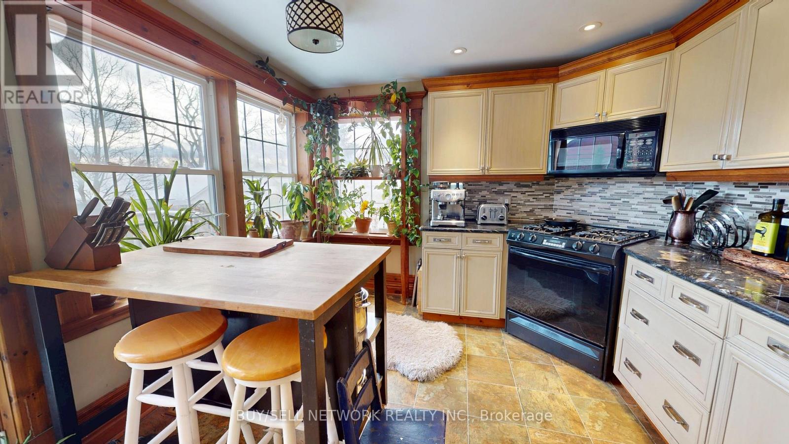 773 Aylmer Street N, Peterborough (Northcrest Ward 5), Ontario  K9H 3X7 - Photo 10 - X12692926