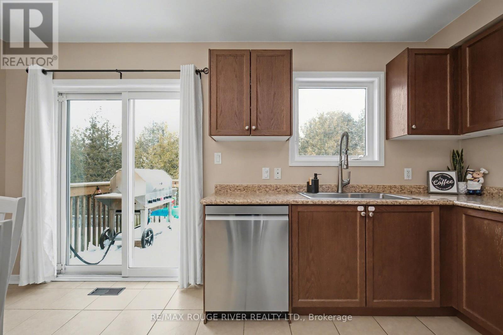 78 Cook Street, Kawartha Lakes (Lindsay), Ontario  K9V 0C7 - Photo 10 - X12694192