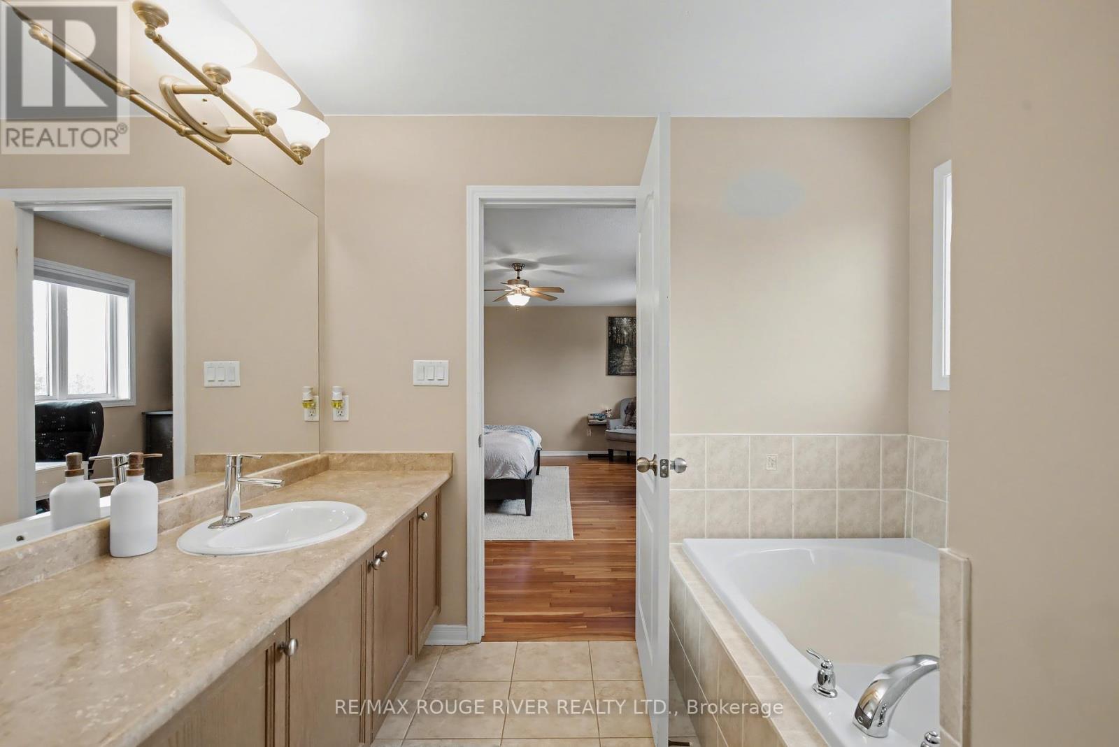 78 Cook Street, Kawartha Lakes (Lindsay), Ontario  K9V 0C7 - Photo 18 - X12694192