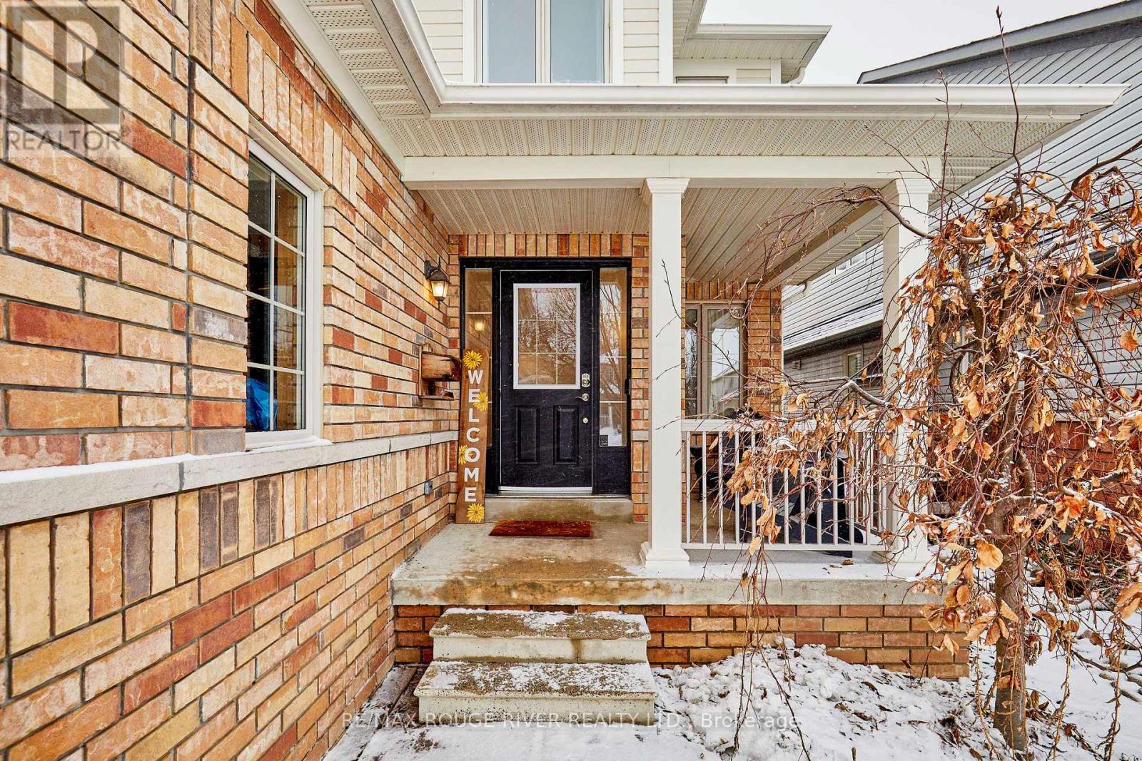 78 Cook Street, Kawartha Lakes (Lindsay), Ontario  K9V 0C7 - Photo 2 - X12694192