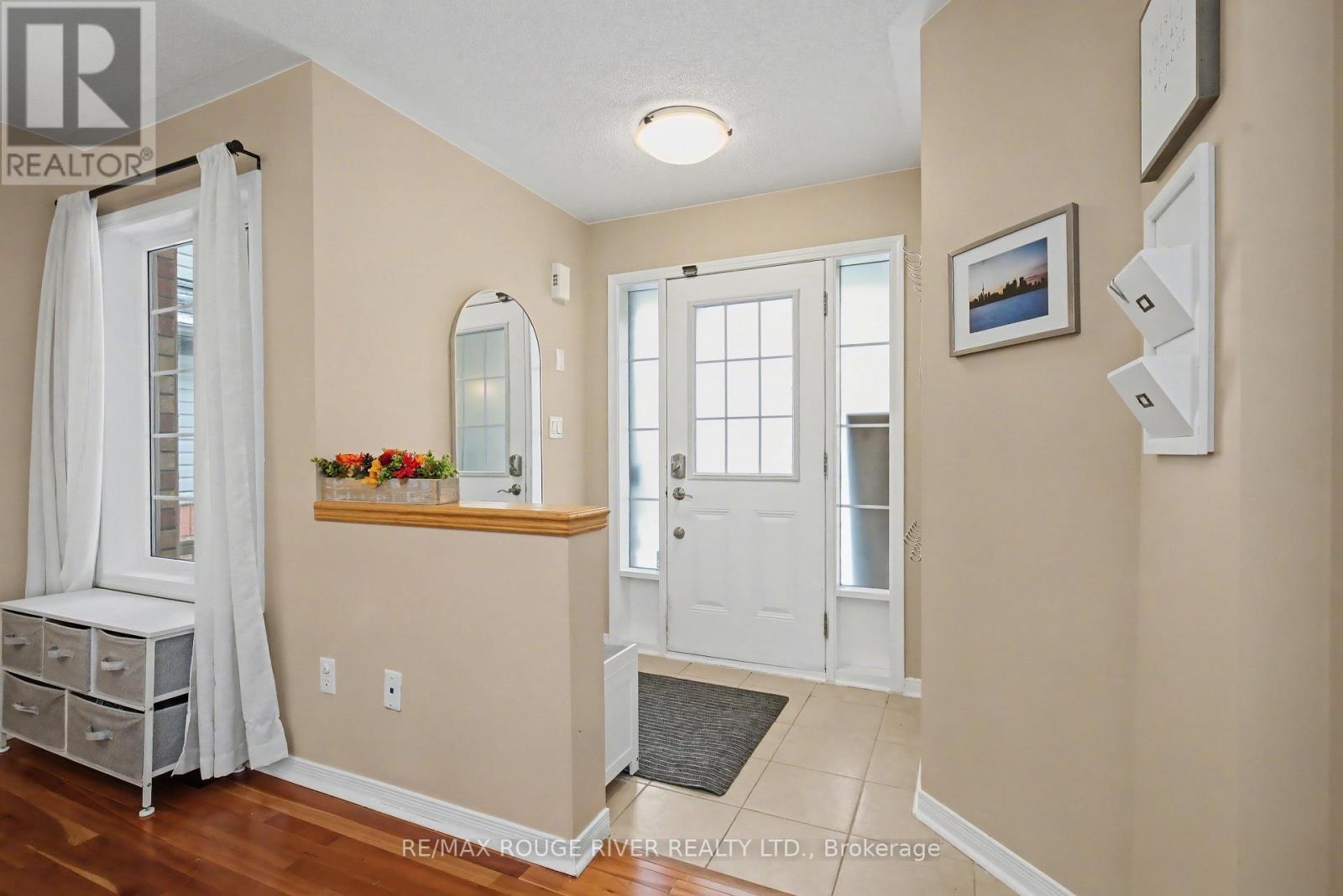 78 Cook Street, Kawartha Lakes (Lindsay), Ontario  K9V 0C7 - Photo 3 - X12694192