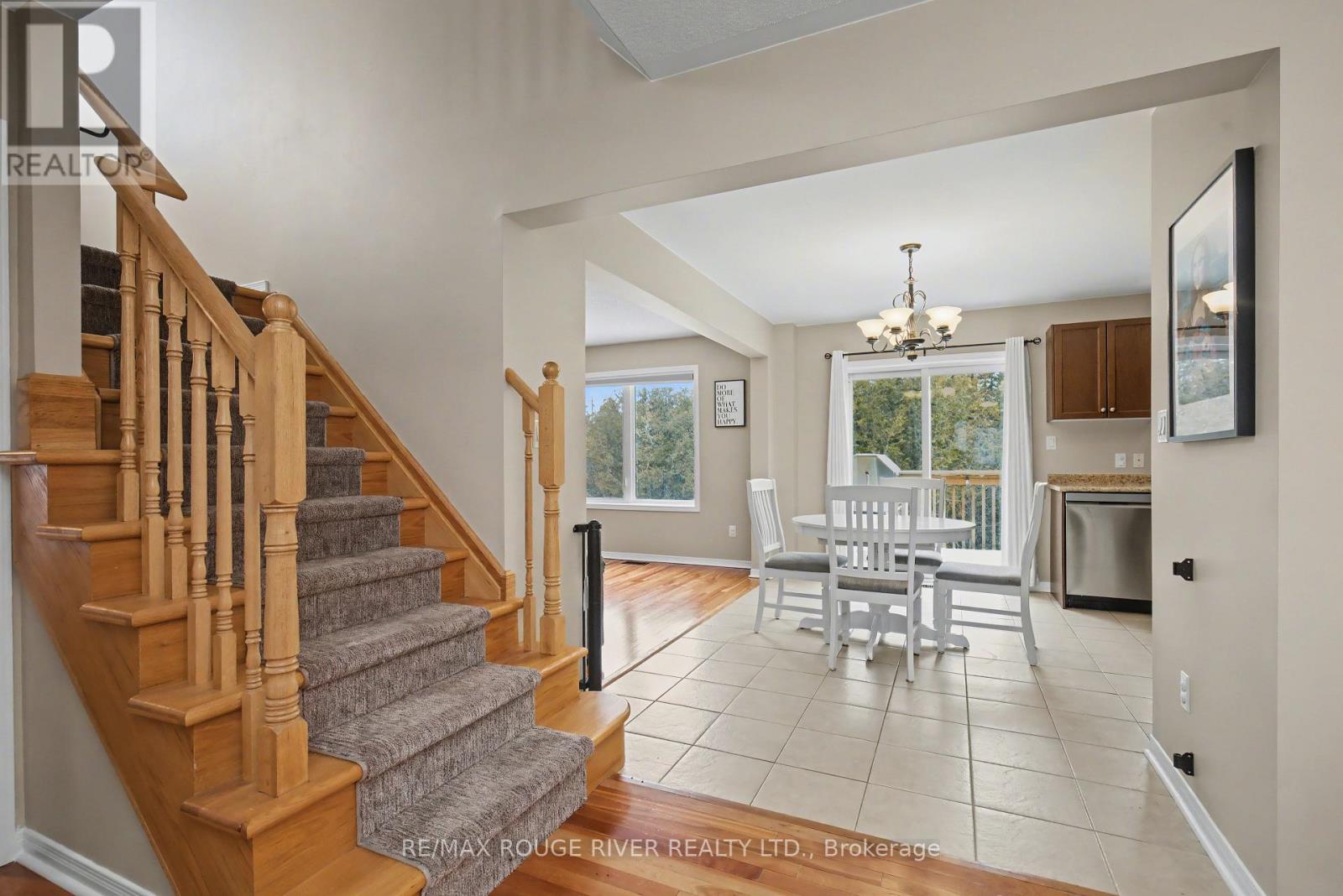 78 Cook Street, Kawartha Lakes (Lindsay), Ontario  K9V 0C7 - Photo 6 - X12694192