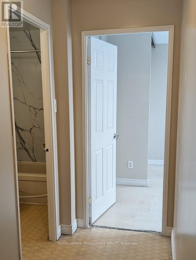 301 - 328 Aylmer Street, Peterborough (Town Ward 3), Ontario  K9H 3V6 - Photo 7 - X12694376