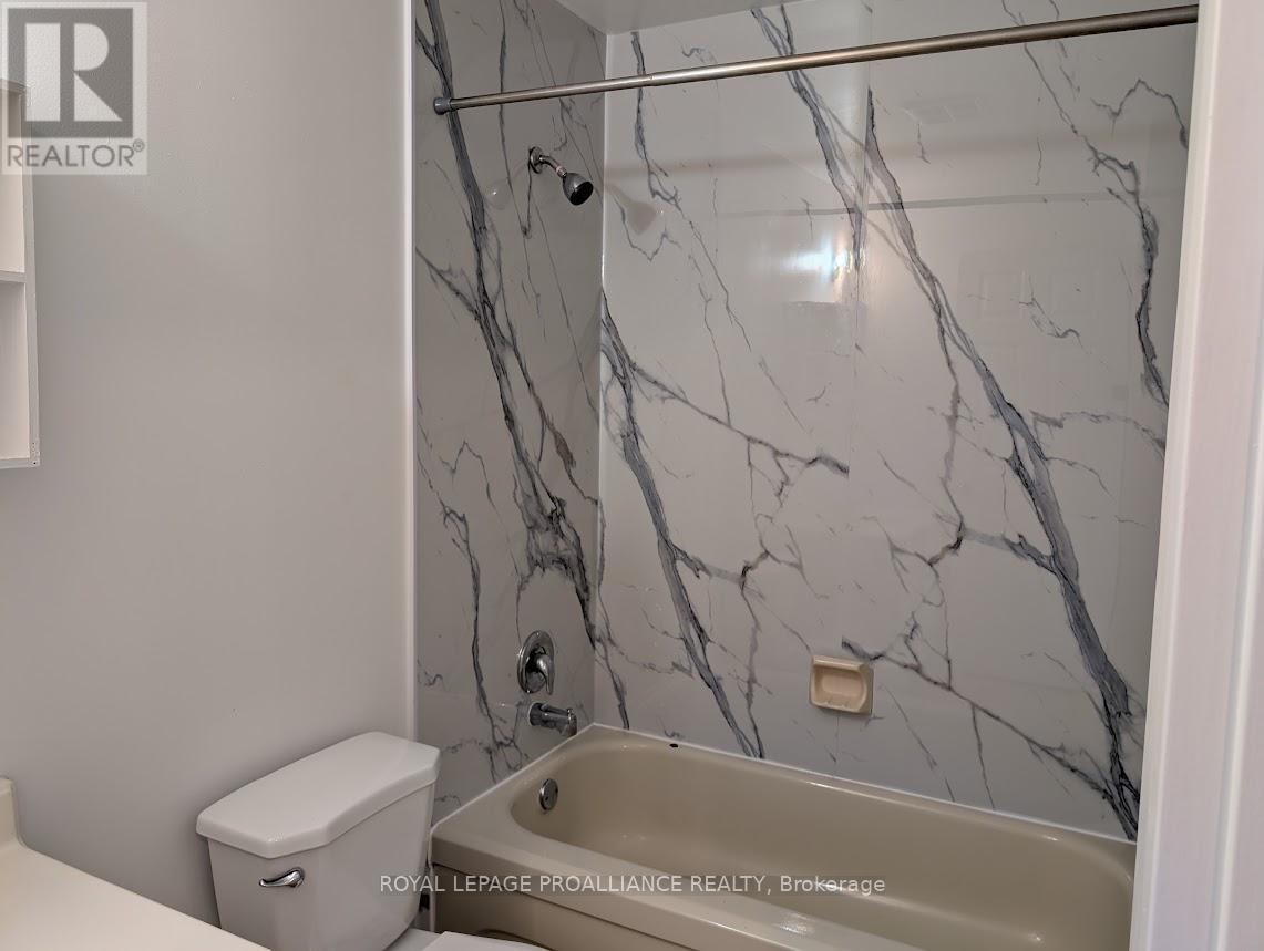 301 - 328 Aylmer Street, Peterborough (Town Ward 3), Ontario  K9H 3V6 - Photo 9 - X12694376