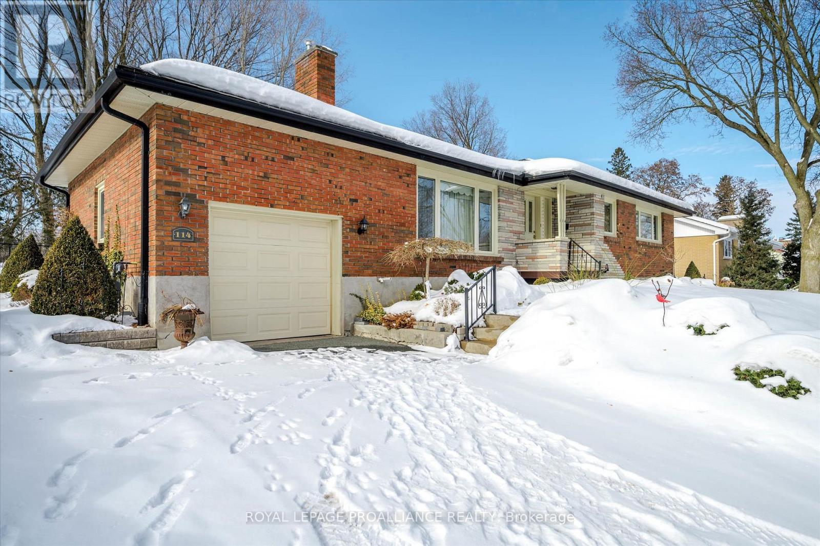 114 O'carroll Avenue, Peterborough (Northcrest Ward 5), Ontario  K9H 4V3 - Photo 2 - X12694382