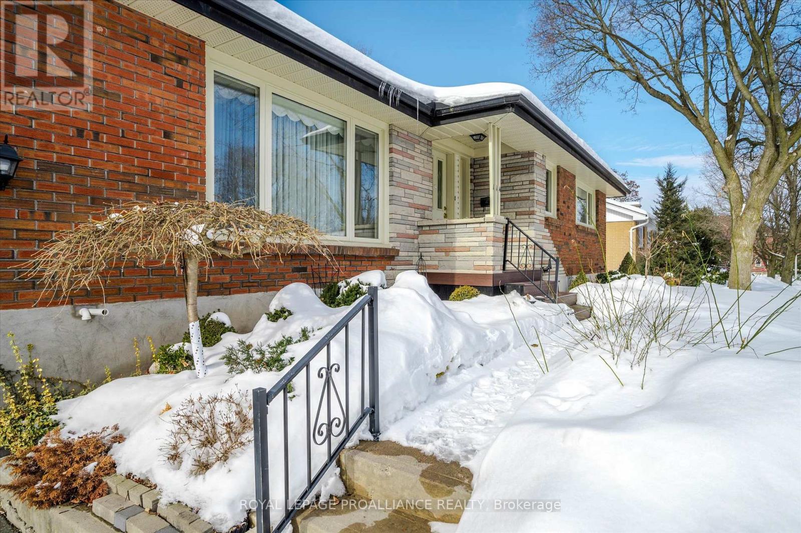 114 O'carroll Avenue, Peterborough (Northcrest Ward 5), Ontario  K9H 4V3 - Photo 3 - X12694382