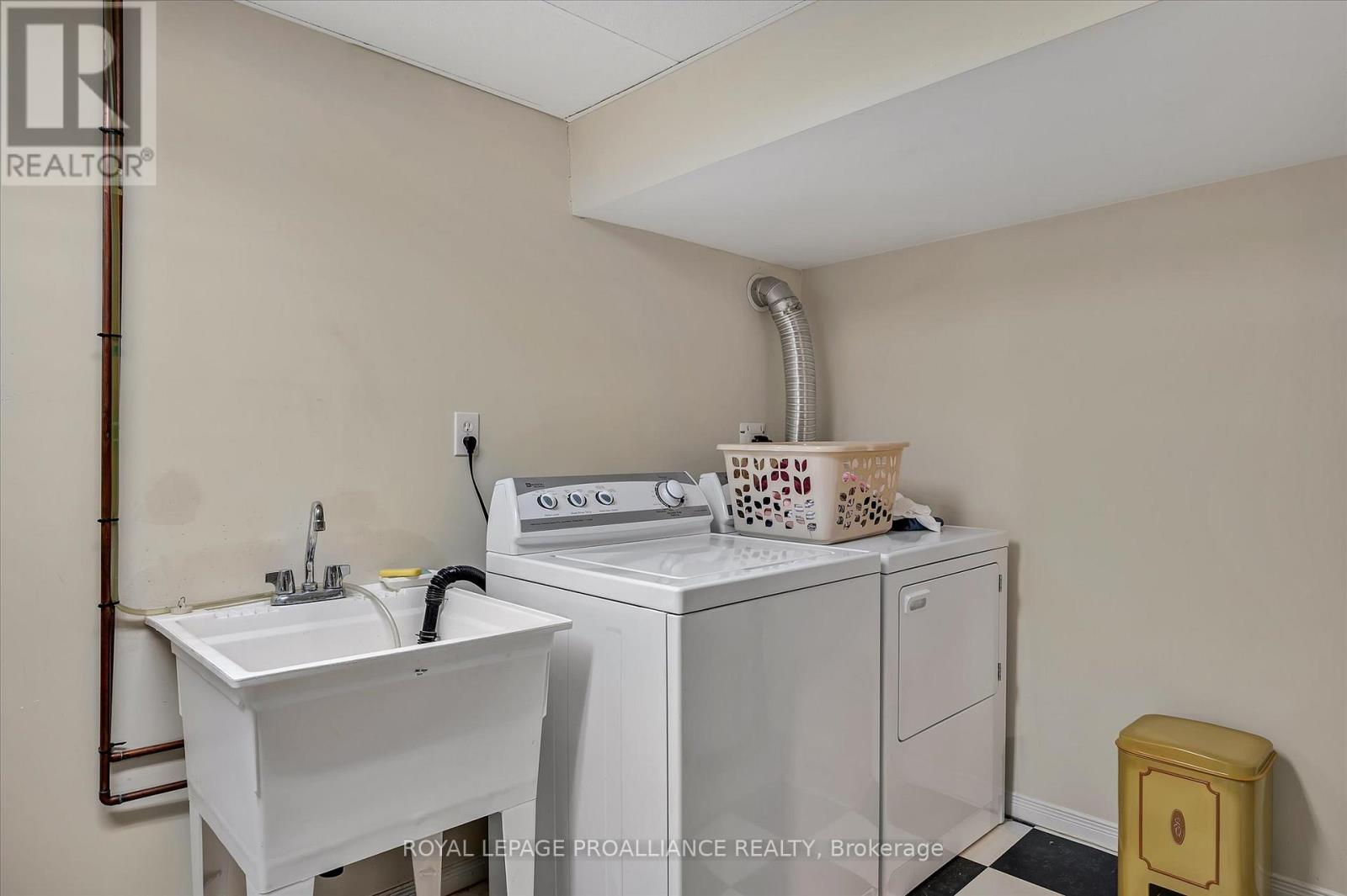 114 O'carroll Avenue, Peterborough (Northcrest Ward 5), Ontario  K9H 4V3 - Photo 37 - X12694382