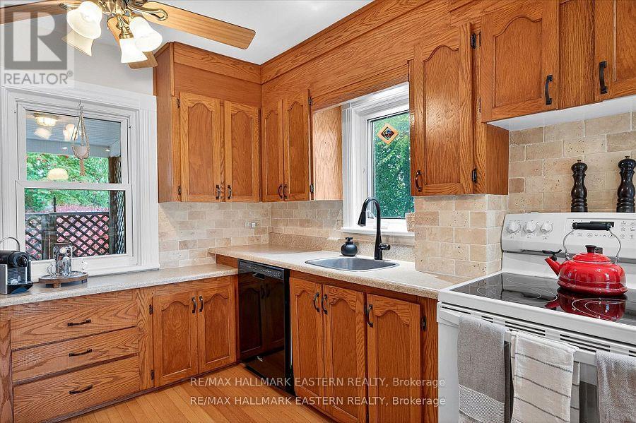 14 Alexander Avenue, Peterborough (Monaghan Ward 2), Ontario  K9J 6B4 - Photo 6 - X12694438