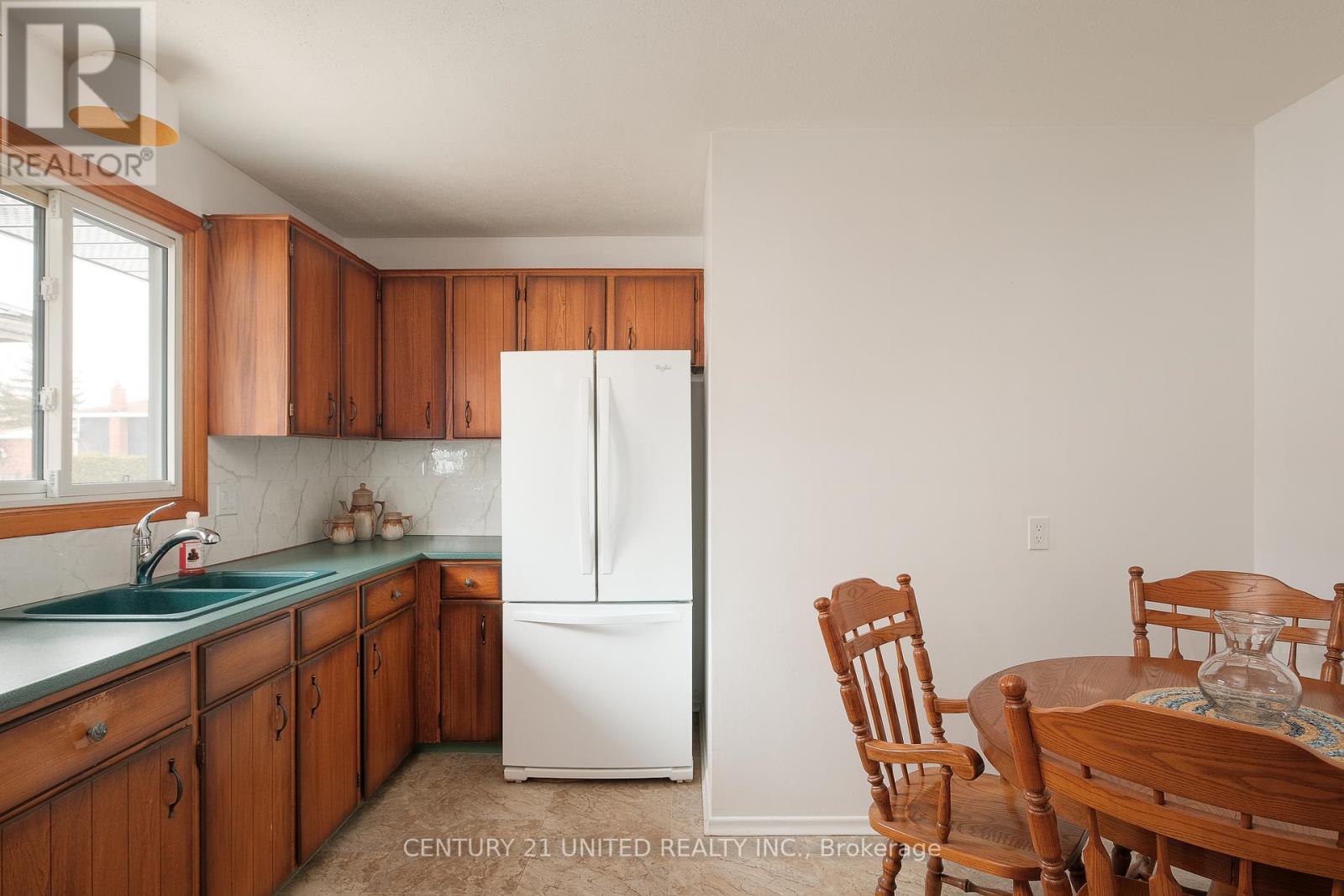 21 Rideau Crescent, Peterborough (Ashburnham Ward 4), Ontario  K9J 1G7 - Photo 7 - X12695070