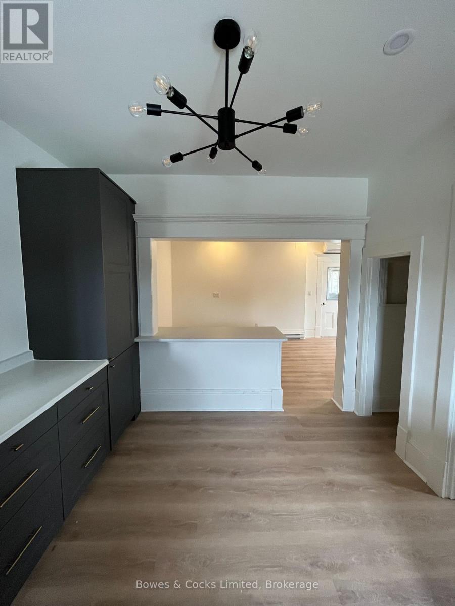 Upper - 275 Rubidge Street, Peterborough (Town Ward 3), Ontario  K9J 3P1 - Photo 7 - X12696850