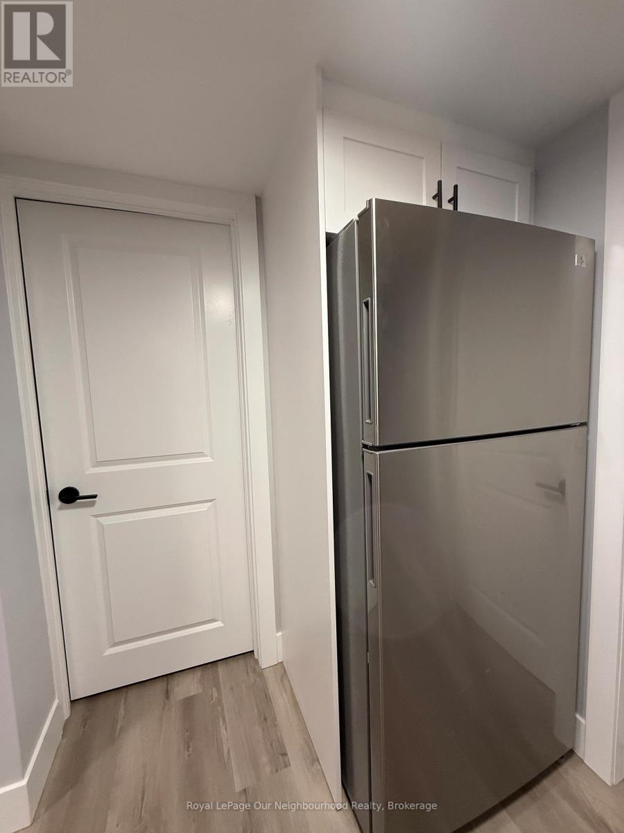 Lower - 997 Armour Road, Peterborough (Ashburnham Ward 4), Ontario  K9H 7H2 - Photo 6 - X12697264