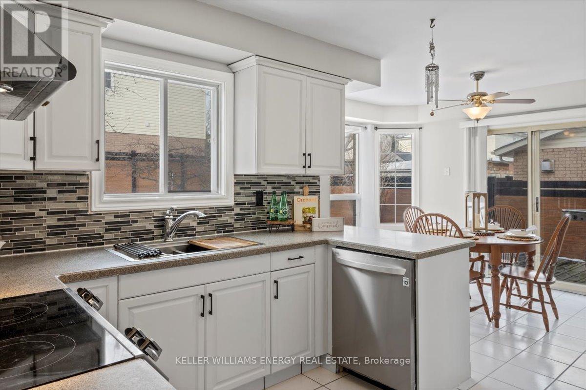 2 Resnik Drive, Clarington (Newcastle), Ontario  L1B 1K5 - Photo 8 - E12698406