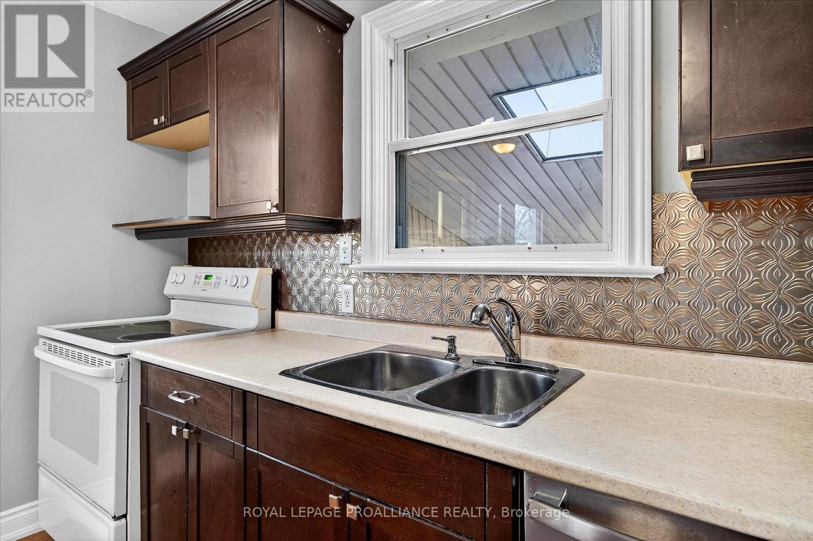 543 Howden Street, Peterborough (Otonabee Ward 1), Ontario  K9J 4B4 - Photo 15 - X12698364