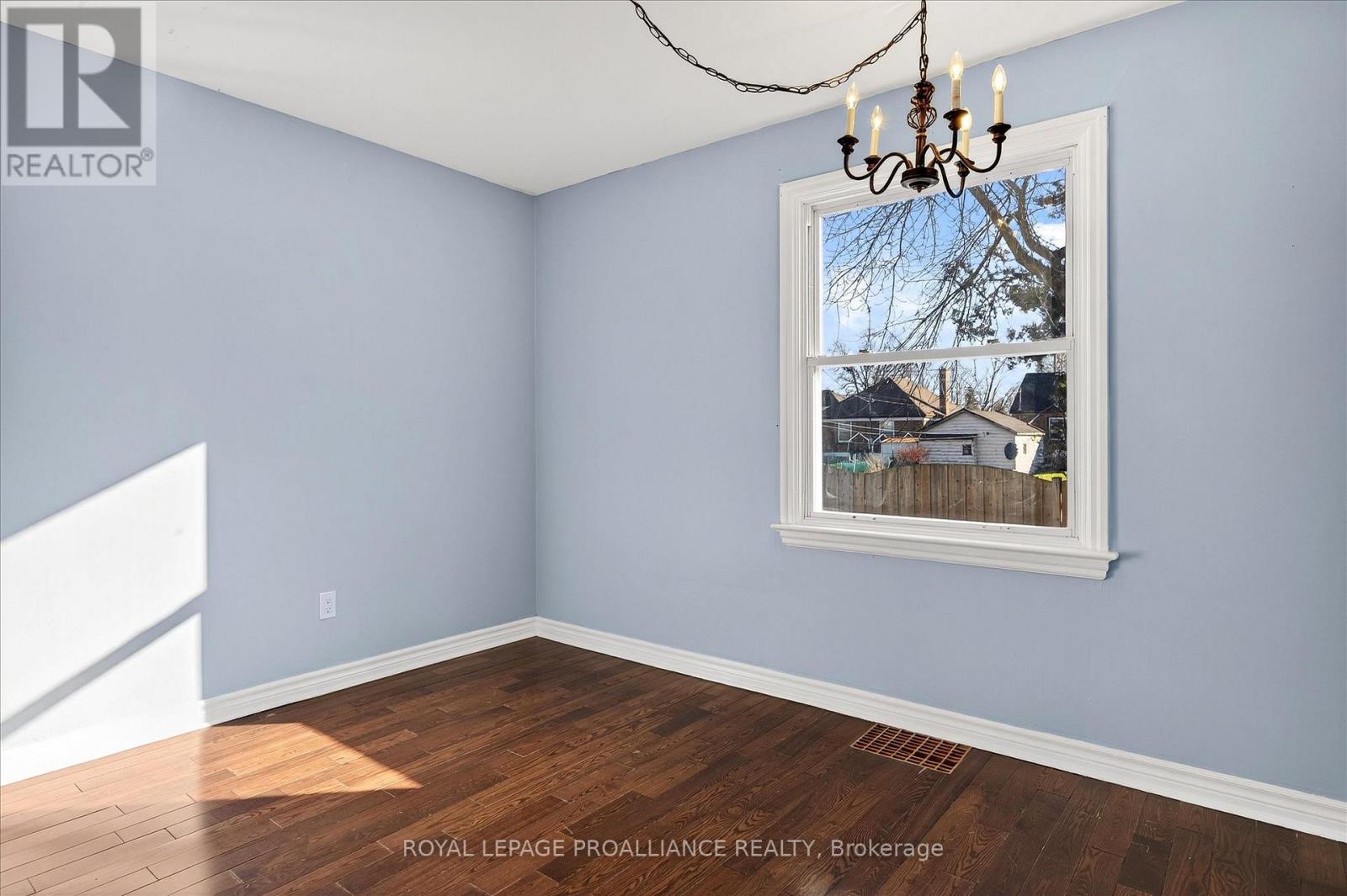 543 Howden Street, Peterborough (Otonabee Ward 1), Ontario  K9J 4B4 - Photo 24 - X12698364