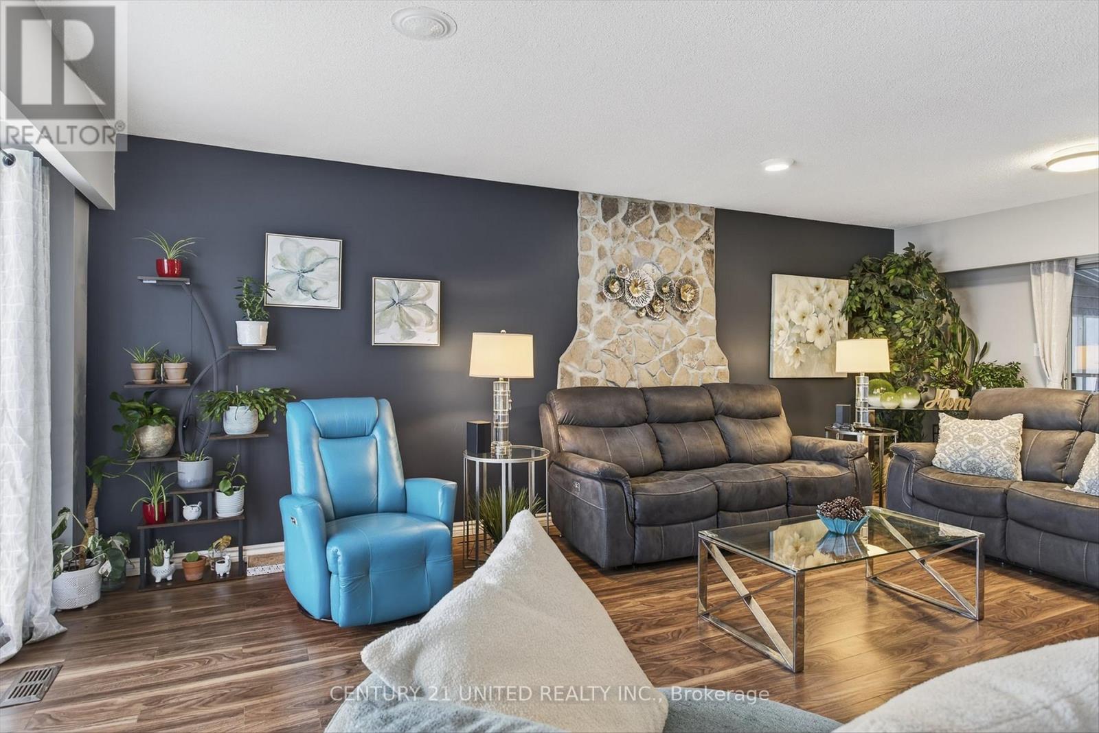 965 Hiawatha Line, Otonabee-South Monaghan, Ontario  K9J 6X8 - Photo 6 - X12698830