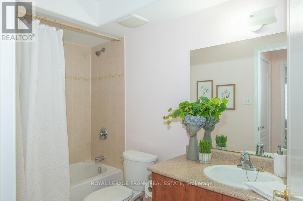 102 - 300 Spillsbury Drive, Peterborough (Otonabee Ward 1), Ontario  K9K 0B4 - Photo 13 - X12699378