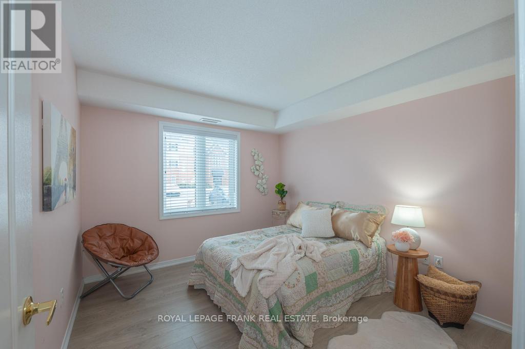 102 - 300 Spillsbury Drive, Peterborough (Otonabee Ward 1), Ontario  K9K 0B4 - Photo 14 - X12699378