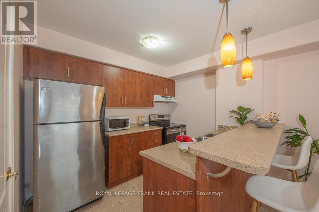 102 - 300 Spillsbury Drive, Peterborough (Otonabee Ward 1), Ontario  K9K 0B4 - Photo 5 - X12699378