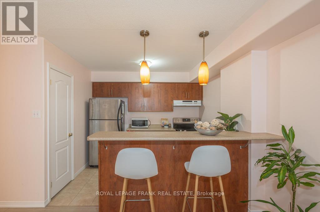 102 - 300 Spillsbury Drive, Peterborough (Otonabee Ward 1), Ontario  K9K 0B4 - Photo 6 - X12699378